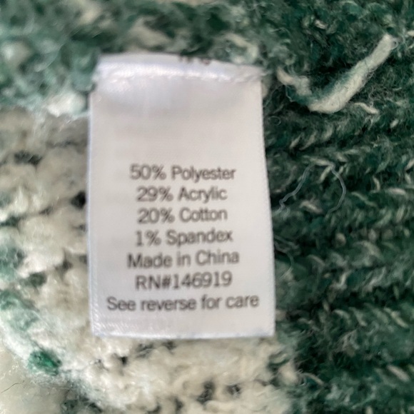 SO Green and White Patterned V-Neck Sweater - Picture 4 of 4